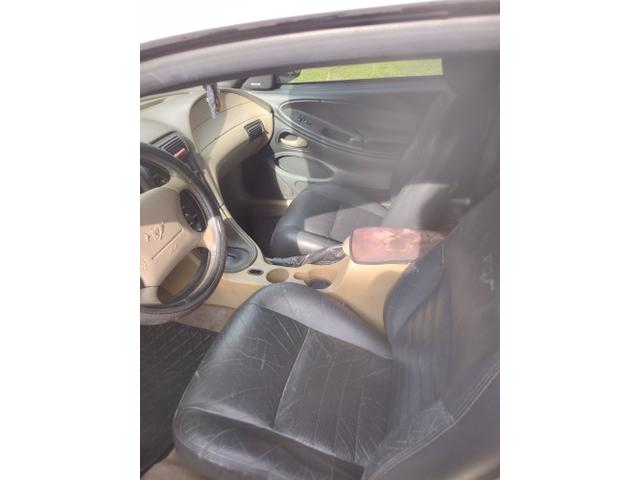 Photo of 2001 White Ford Mustang