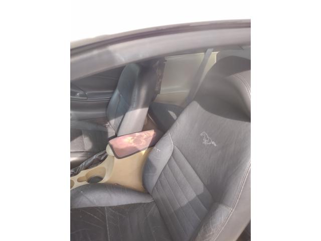 Photo of 2001 White Ford Mustang
