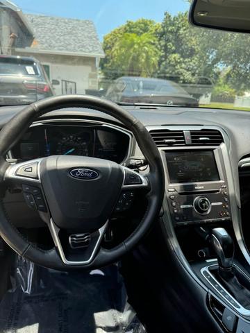 Photo of 2016 White Ford Fusion