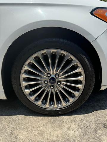 Photo of 2016 White Ford Fusion