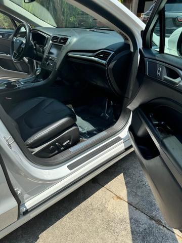 Photo of 2016 White Ford Fusion