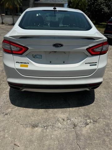 Photo of 2016 White Ford Fusion