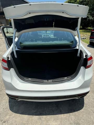 Photo of 2016 White Ford Fusion