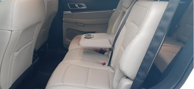 Photo of 2018 White Ford Explorer