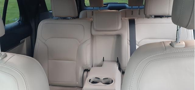 Photo of 2018 White Ford Explorer