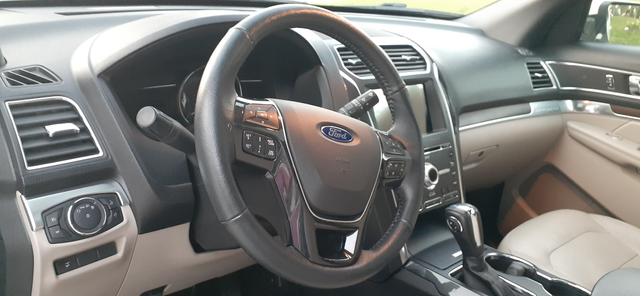Photo of 2018 White Ford Explorer