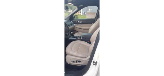 Photo of 2018 White Ford Explorer