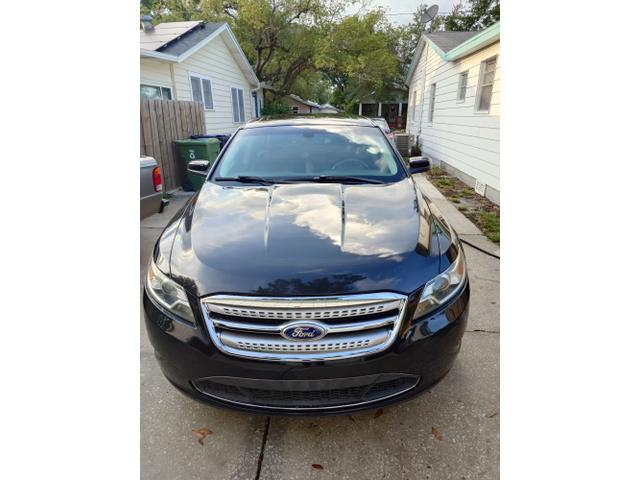 Photo of 2011 Black Ford Taurus