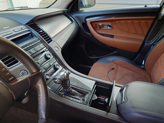 Photo of 2011 Black Ford Taurus