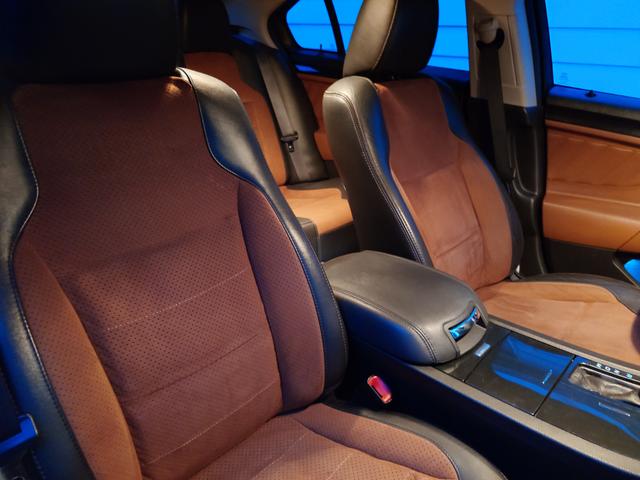 Photo of 2011 Black Ford Taurus