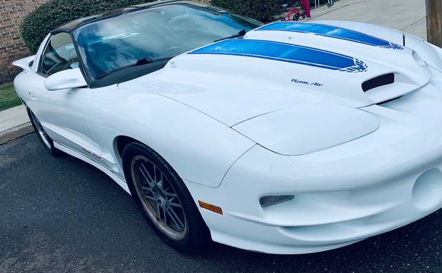 Photo of 1998 White Pontiac Firebird