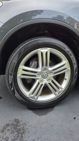 Photo of 2016 Gray Volkswagen Touareg