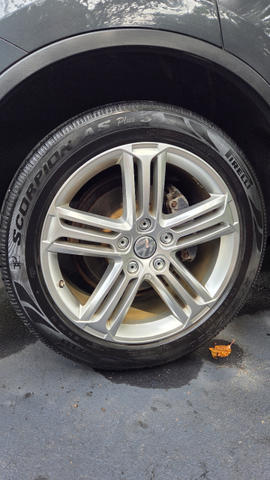 Photo of 2016 Gray Volkswagen Touareg