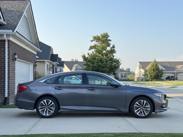 Photo of 2019 Silver Honda Accord Hybrid