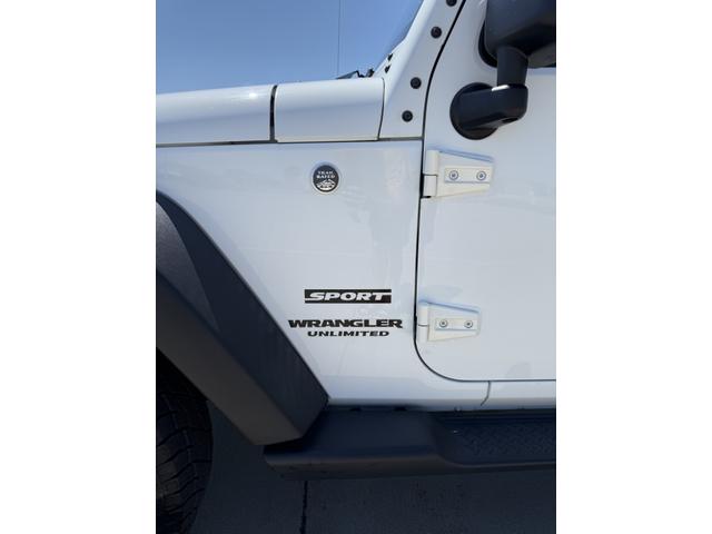 Photo of 2017 White Jeep Wrangler Unlimited