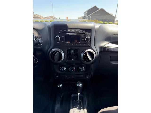 Photo of 2017 White Jeep Wrangler Unlimited