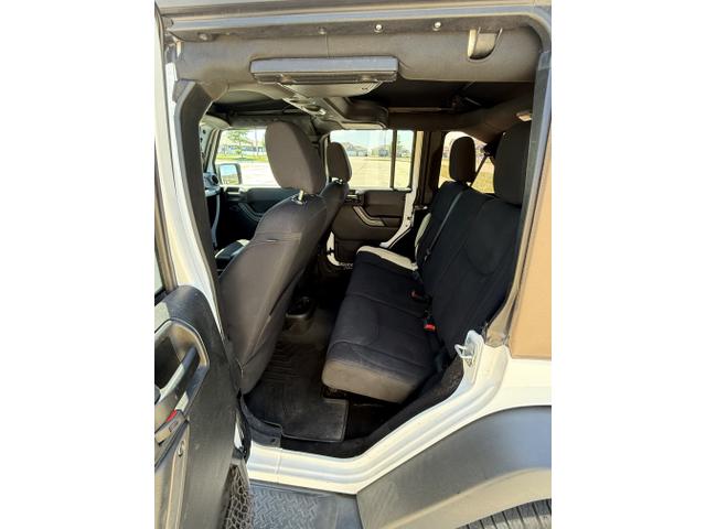 Photo of 2017 White Jeep Wrangler Unlimited