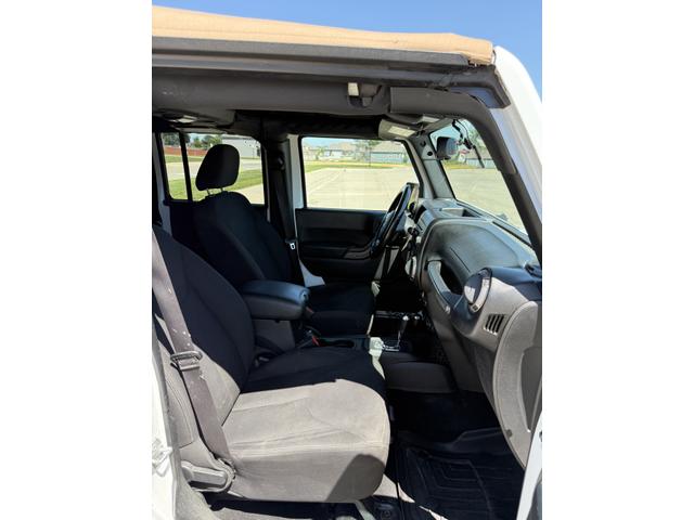 Photo of 2017 White Jeep Wrangler Unlimited