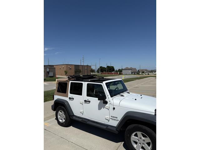 Photo of 2017 White Jeep Wrangler Unlimited