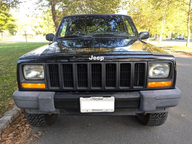Photo of 2001 Black Jeep Cherokee
