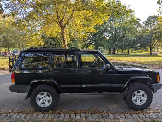Photo of 2001 Black Jeep Cherokee