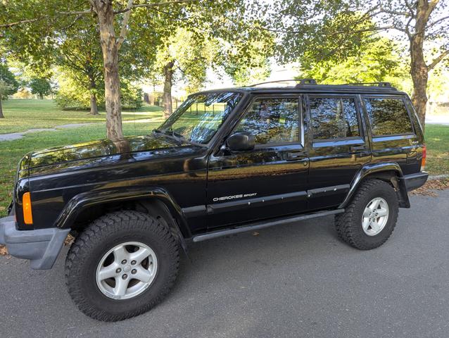 Photo of 2001 Black Jeep Cherokee