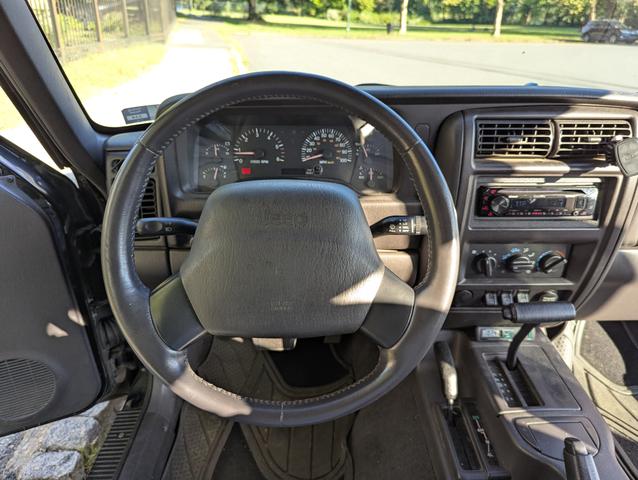 Photo of 2001 Black Jeep Cherokee