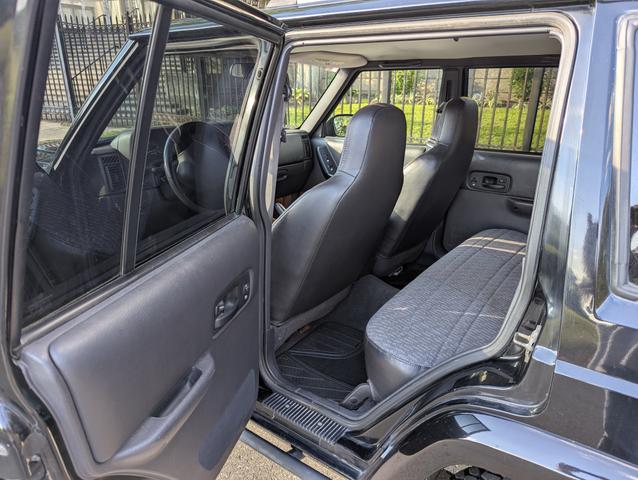 Photo of 2001 Black Jeep Cherokee