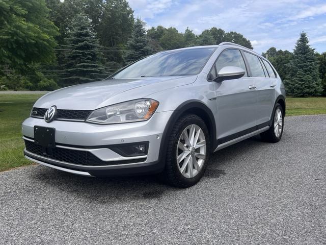 Photo of 2017 Silver Volkswagen Golf Alltrack