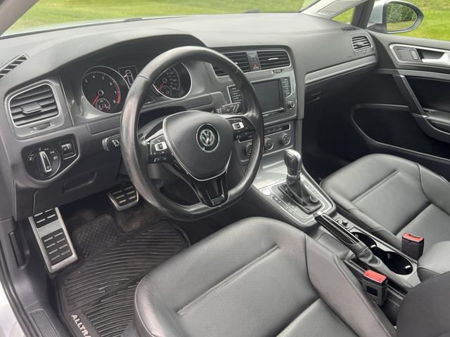 Photo of 2017 Silver Volkswagen Golf Alltrack