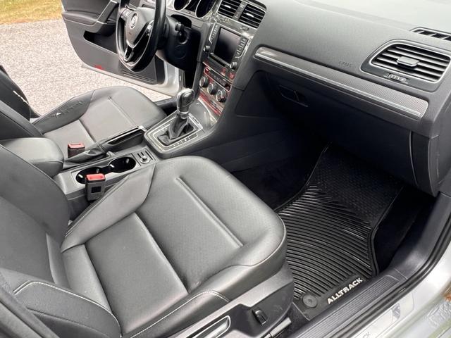 Photo of 2017 Silver Volkswagen Golf Alltrack