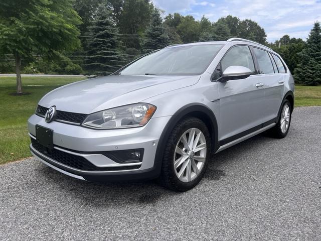 Photo of 2017 Silver Volkswagen Golf Alltrack