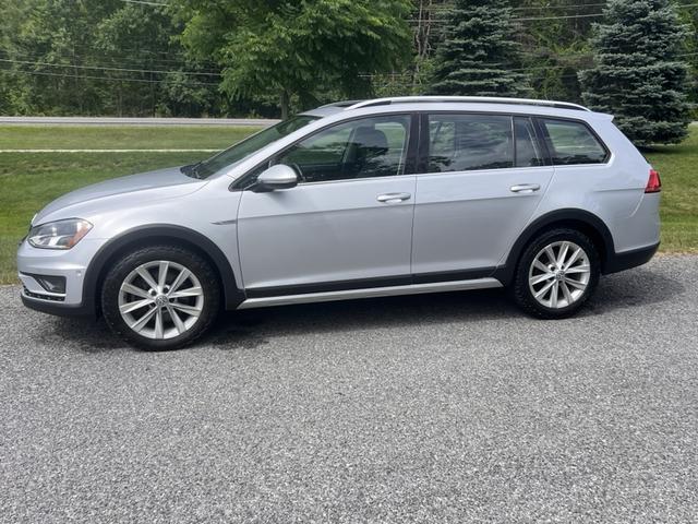 Photo of 2017 Silver Volkswagen Golf Alltrack