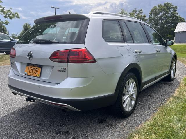 Photo of 2017 Silver Volkswagen Golf Alltrack