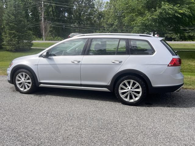 Photo of 2017 Silver Volkswagen Golf Alltrack