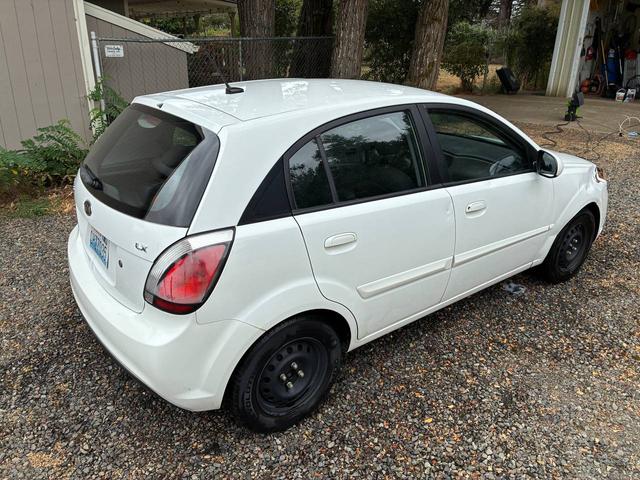 Photo of 2010 White Kia Rio5