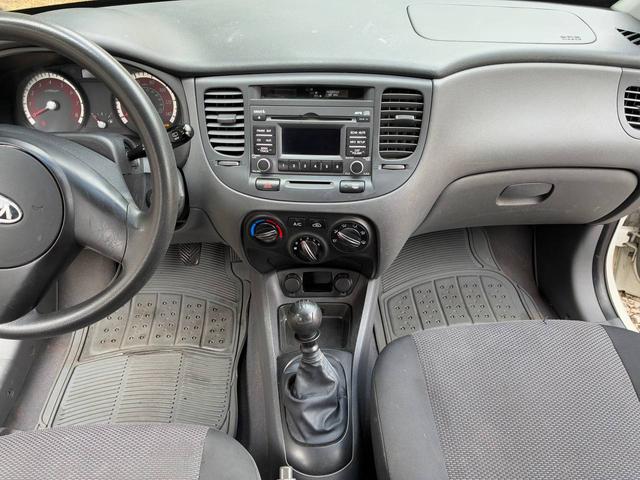 Photo of 2010 White Kia Rio5