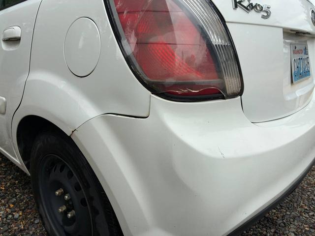 Photo of 2010 White Kia Rio5