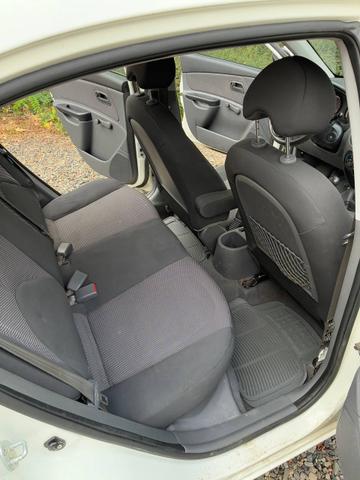 Photo of 2010 White Kia Rio5