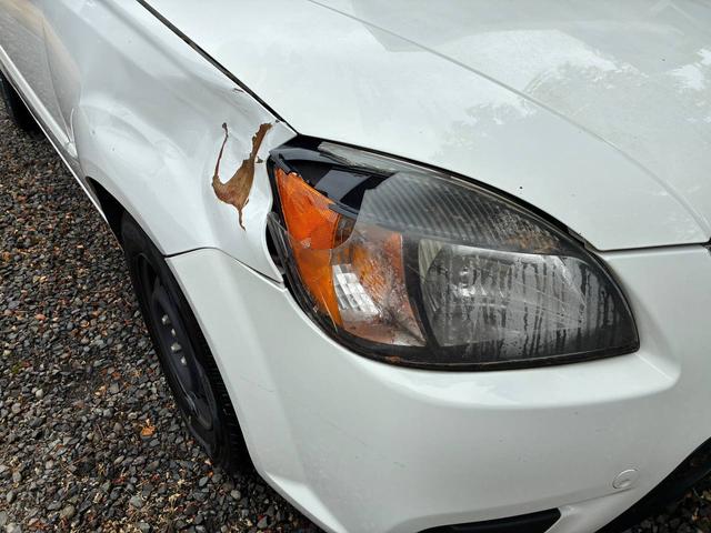 Photo of 2010 White Kia Rio5