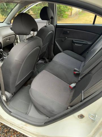 Photo of 2010 White Kia Rio5
