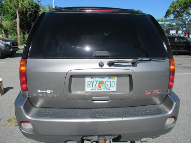 Photo of 2006 Gray GMC Envoy