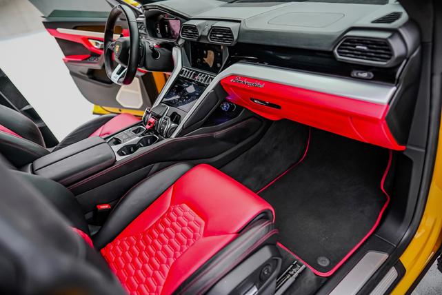 Photo of 2019 Yellow Lamborghini Urus