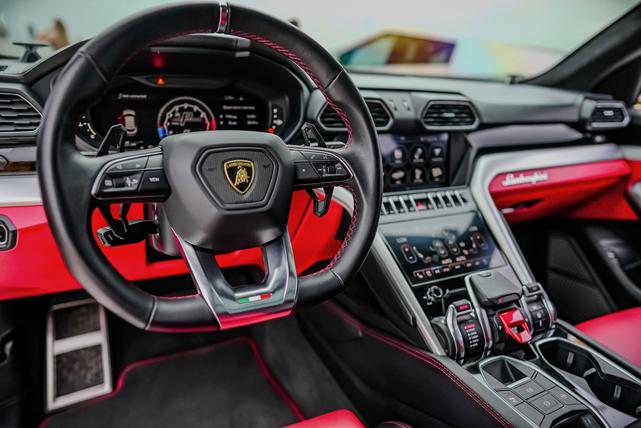 Photo of 2019 Yellow Lamborghini Urus