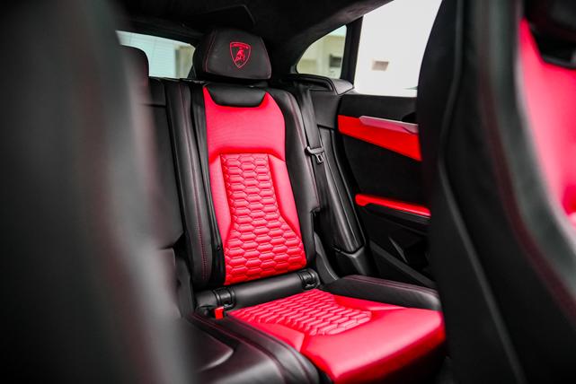 Photo of 2019 Yellow Lamborghini Urus