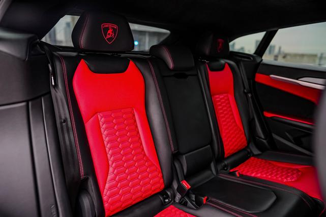 Photo of 2019 Yellow Lamborghini Urus