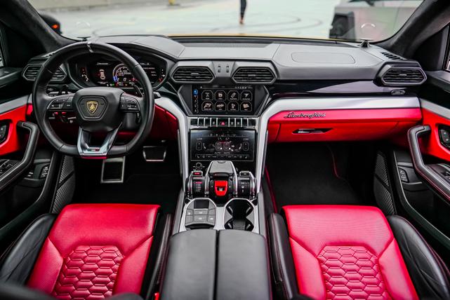 Photo of 2019 Yellow Lamborghini Urus