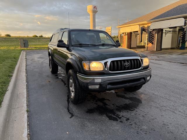 Photo of 2002 Green Toyota Tacoma