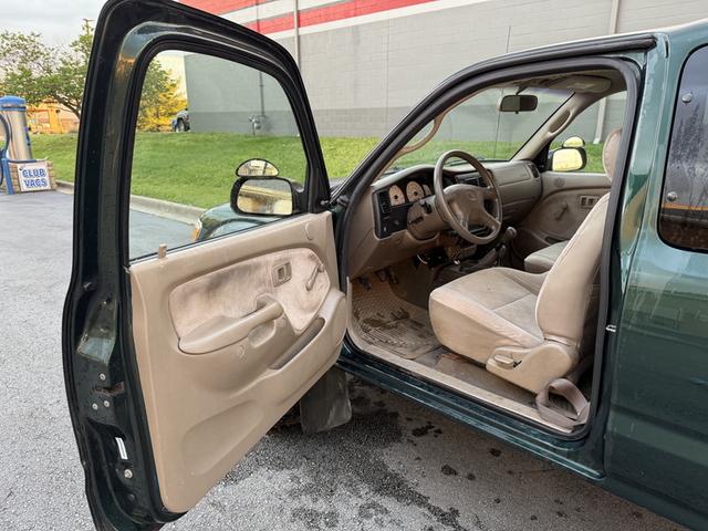 Photo of 2002 Green Toyota Tacoma