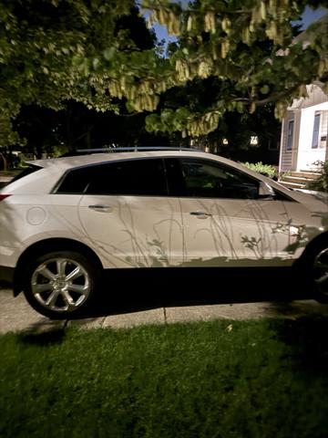 Photo of 2016 White Cadillac SRX